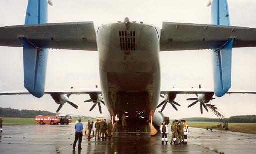 1999-09 Antonov22 met onderdelen Chinooks--.jpg